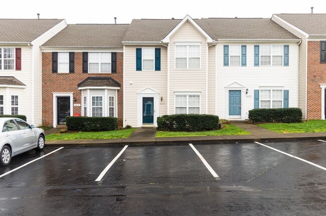 Photo - Spacious, well-kept 3 bedroom N Raleigh townhome with fenced back area!