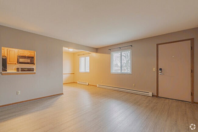 2BR, 1BA - 900SF - Family Room