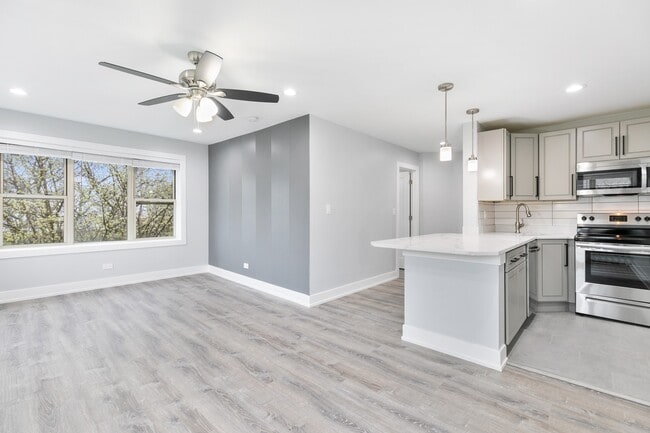 Photo - 1301 W Estes Ave
