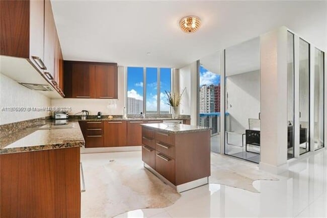 Photo - 15811 Collins Ave Unidad 15811 Collins Ave appt 704