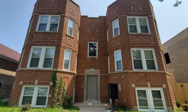 Photo - 6725 S Campbell Ave Apartments