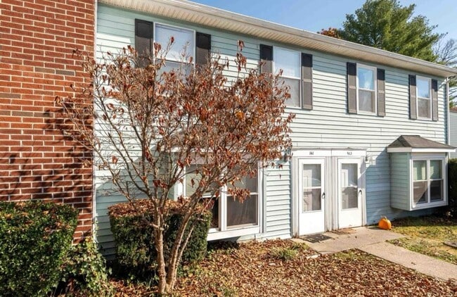 Building Photo - Spacious Townhouse in Blacksburg, VA.
