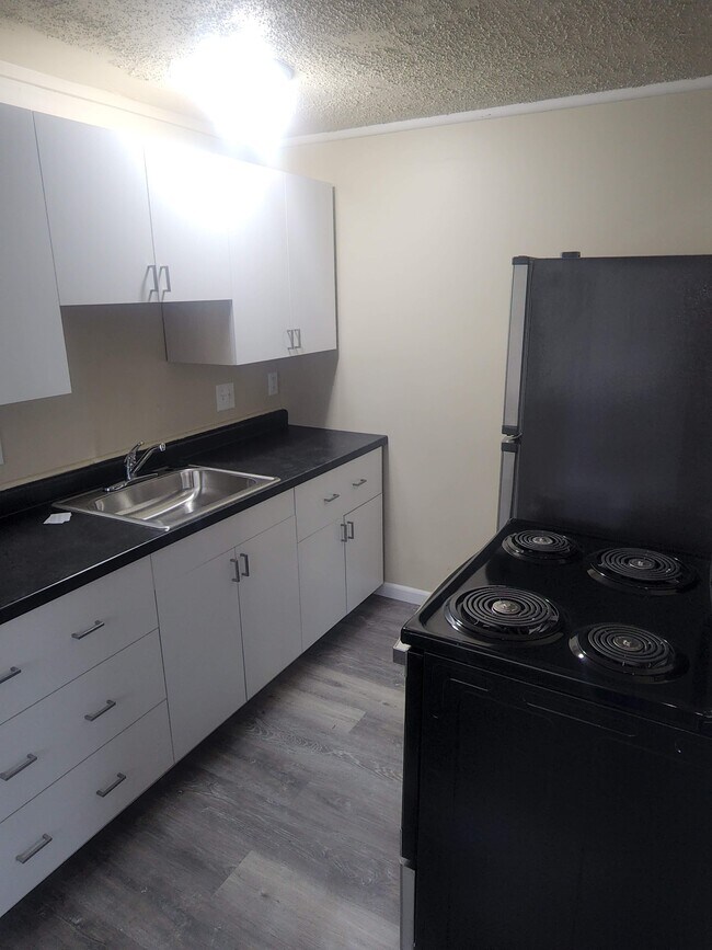 Beautiful New Kitchen - 3675 Cleveland Ave Apartments