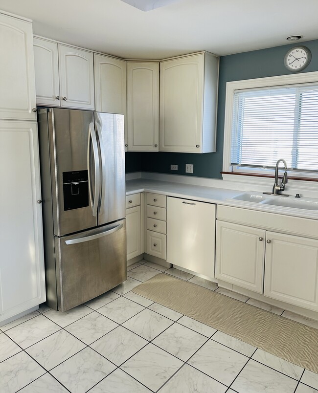 Building Photo - 9023 Central Ave