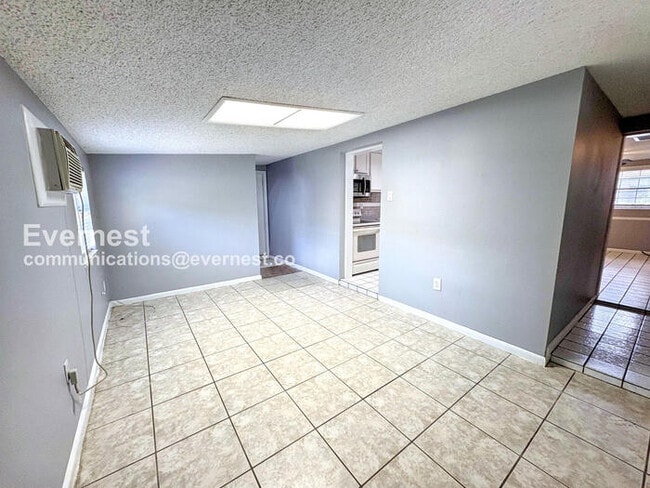 Photo - 2470 Ave E SW