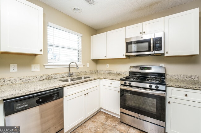 Photo - 573 Ransom Way