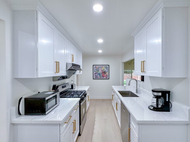 18448 La Guardia St