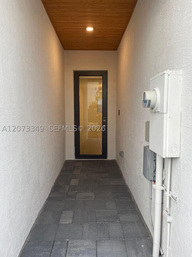 10445 NW 81st Terrace