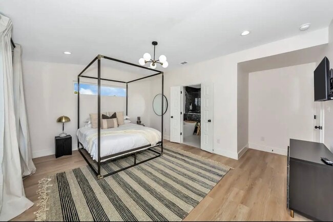 Photo - 2401 Pennsylvania Ave