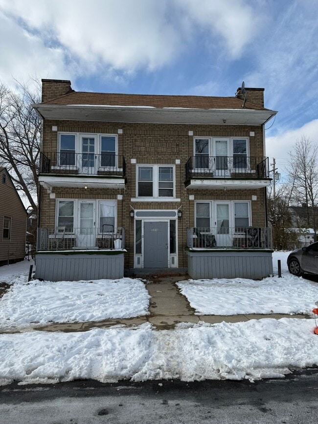 Building Photo - 3390 E 143rd St Unit 4