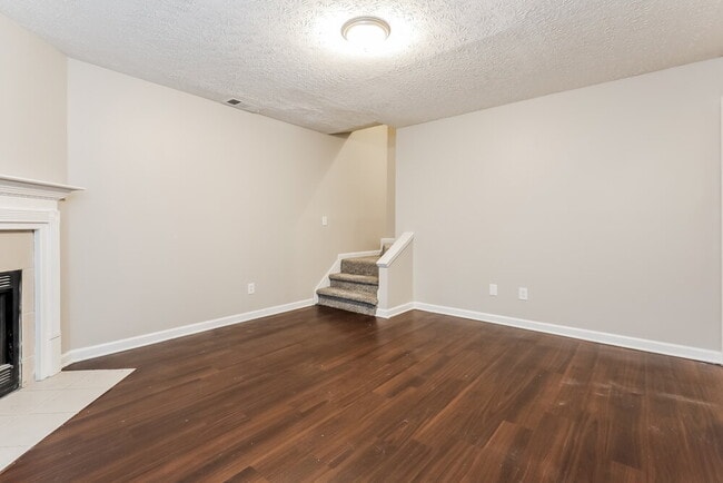 Photo - 102 Inverness Trce