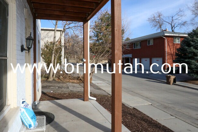 1261-1267 Alameda Avenue - 1263