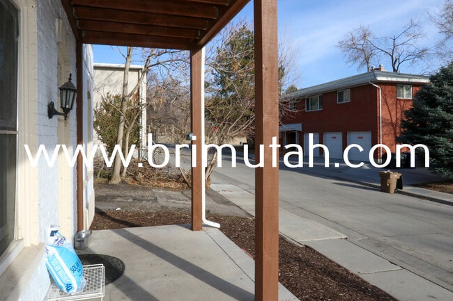 Photo - 1261-1267-1267 Alameda Ave