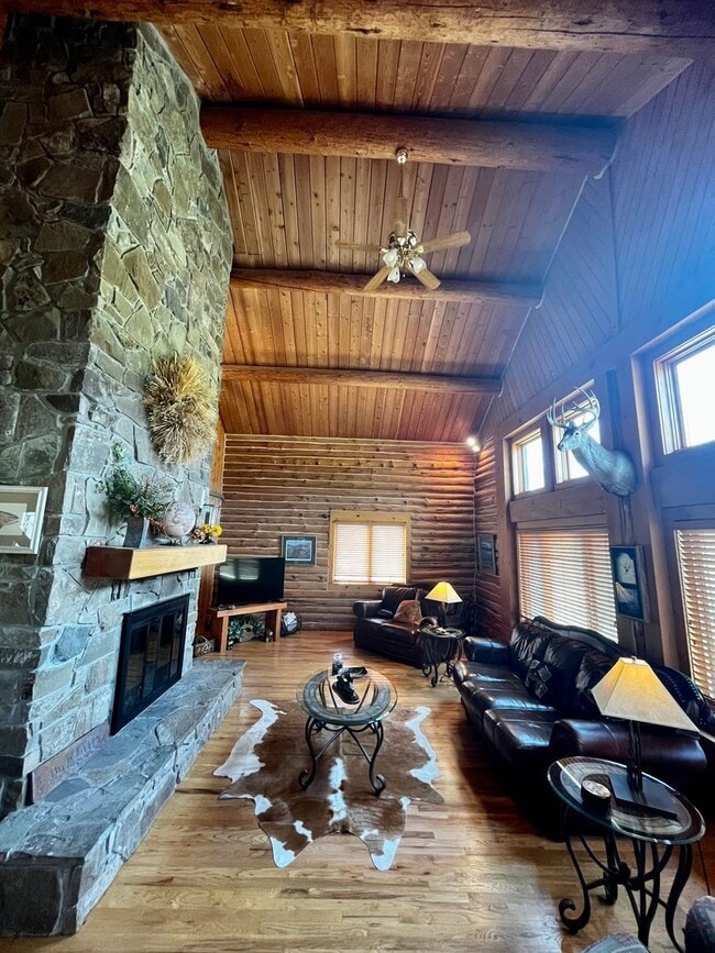 Photo - Fully Furnished Cabin Available - 10 Minut...