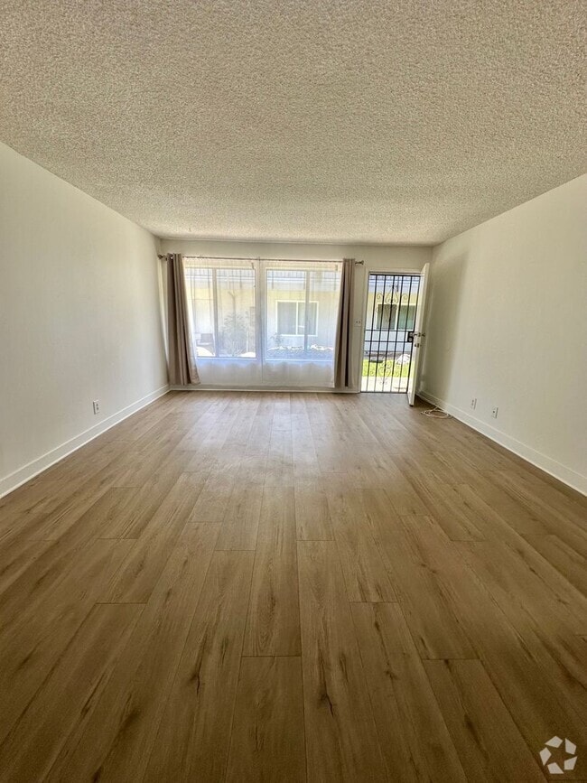 Building Photo - One Bedroom/One Bath FOR RENT! Rental