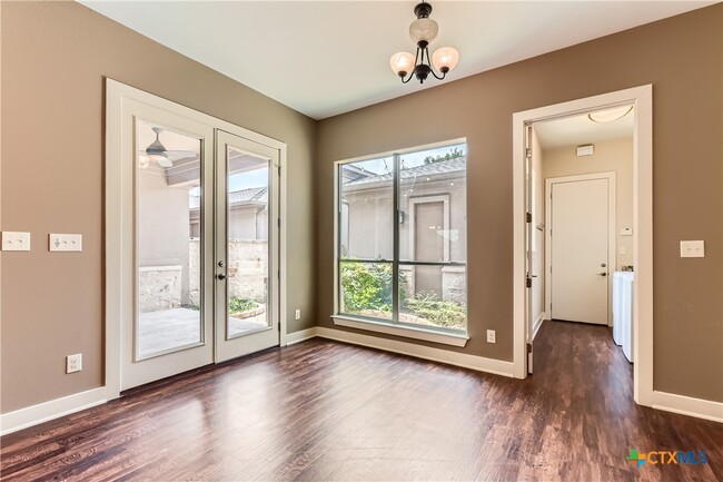 Photo - 462 Stagecoach Trail