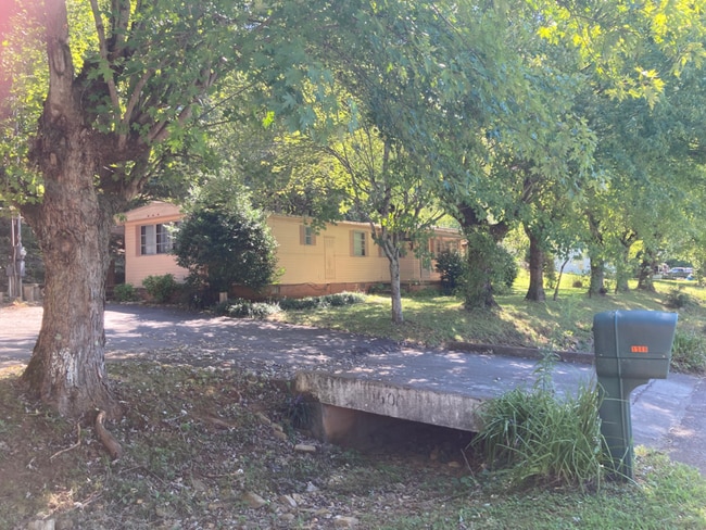 Building Photo - 1500 Blue Springs Rd Rental
