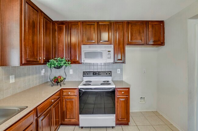 Building Photo - 18231 Valebluff Ln