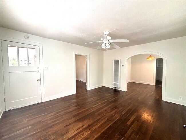 Photo - 4910 Avenue H