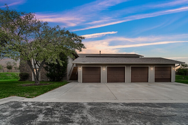 Building Photo - 1395 Alpine Ct Unit C