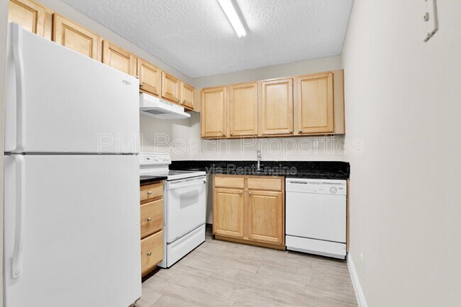 414 Meadows Cir