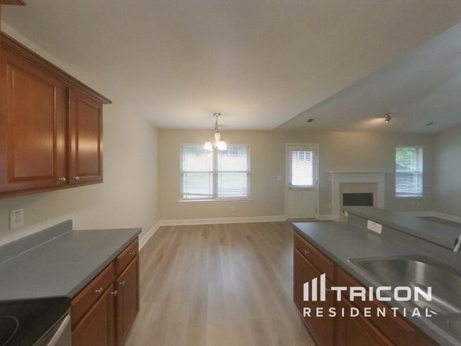 Photo - 275 Galway Ln