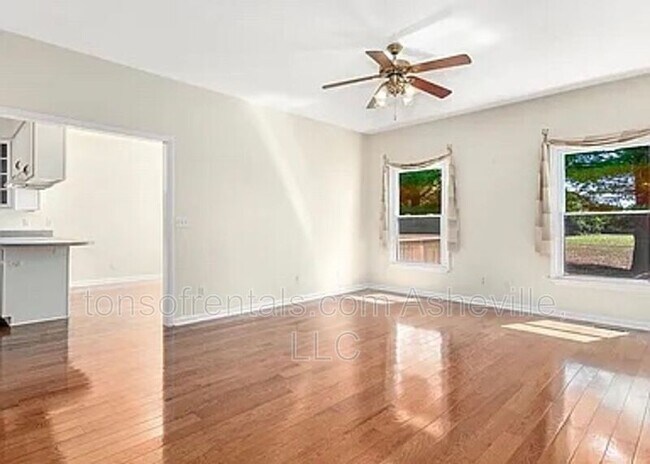 Photo - 180 Kingfisher Ln