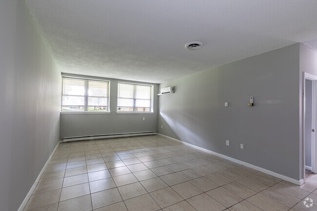 1BR, 1BA Classic - 803SF - Living Room - Cove West Hartford