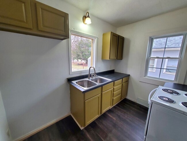 Photo - 306 Charles St