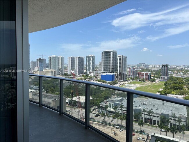 Photo - 488 NE 18th St Unidad 2301