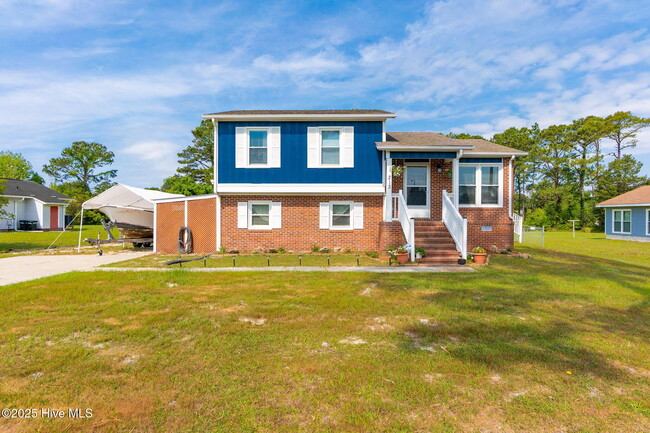 Photo - 213 9 Mile Rd