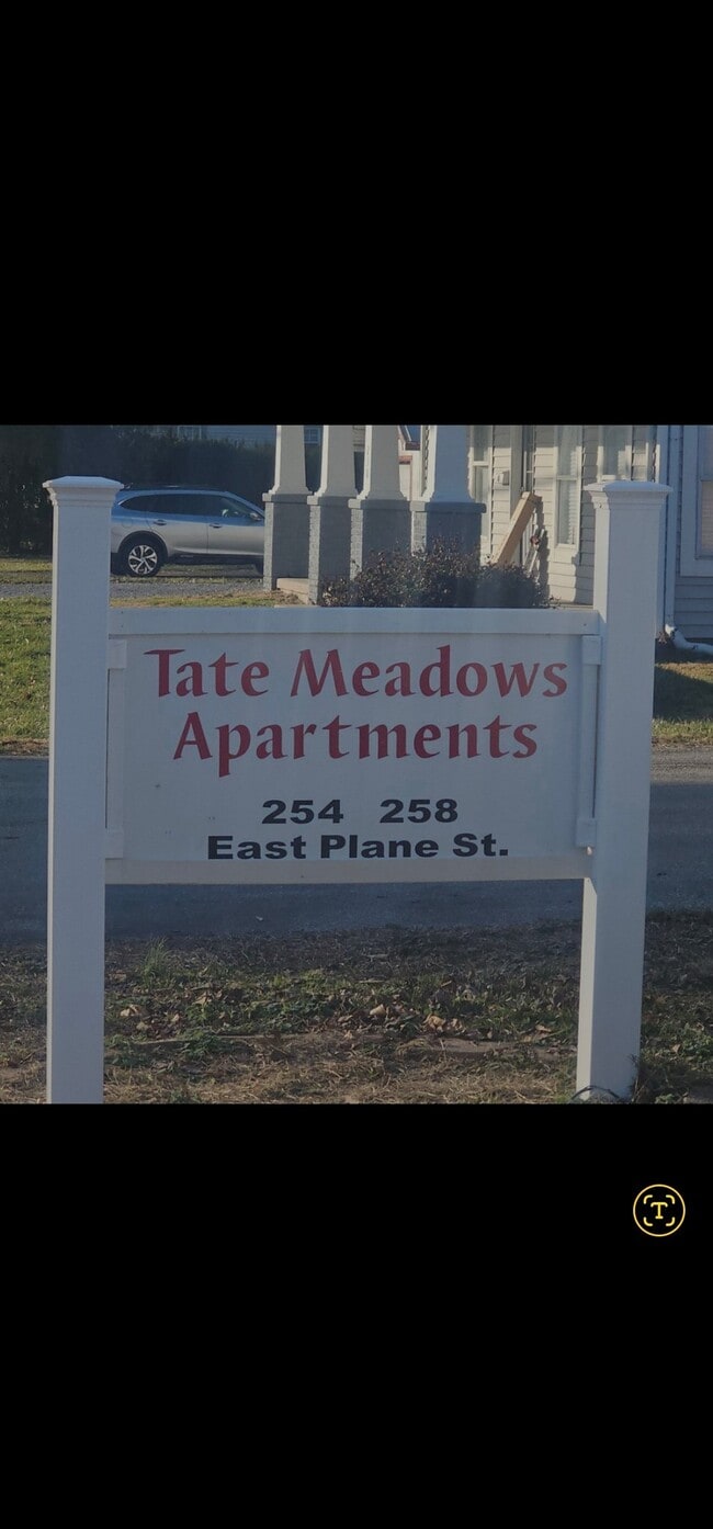 Building Photo - 254 E Plane St