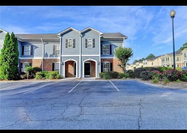 Photo - 810 Summer Pl NW