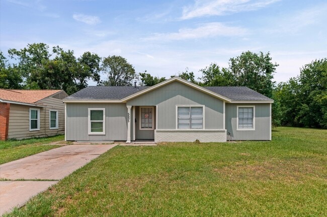 Building Photo - 5535 Lakefield Dr Rental