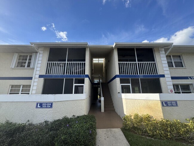 Photo - 1526 SE Royal Green Cir