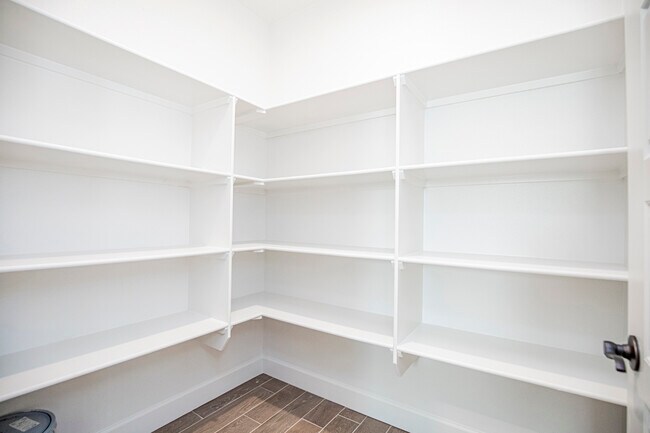 Photo - 924 Parker Ln