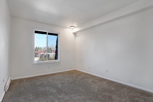 Photo - Crestwood Cove