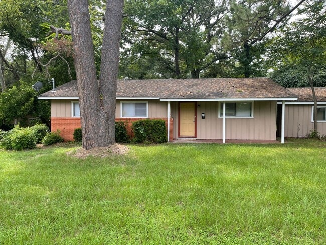 3 Bedroom House Within Walking Distance of... - 3 Bedroom House Within Walking Distance of...