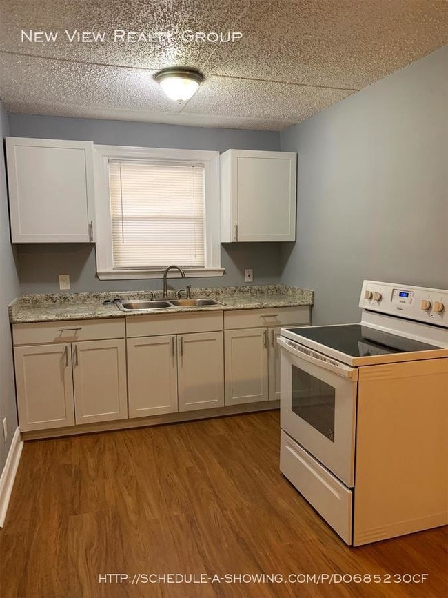 Building Photo - 112 Sylvania Ave Unit 1