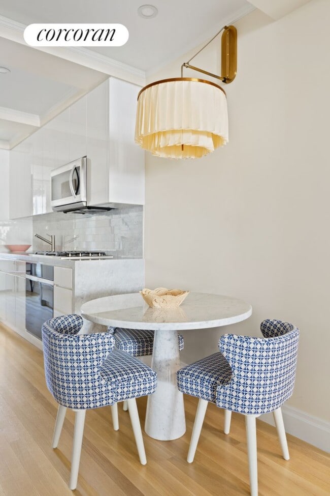 Photo - 28 E 10th St