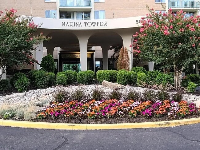 Building Photo - 501 Slaters Ln Unit 313