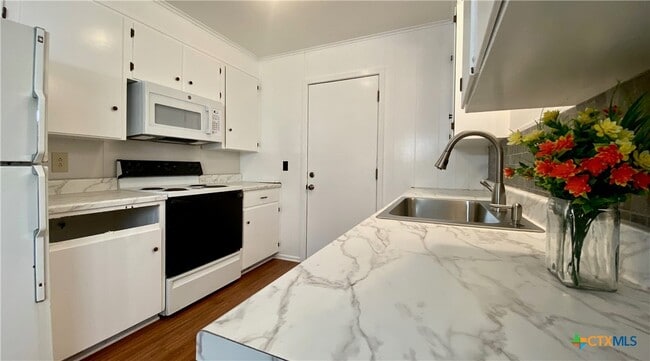 Photo - 507 Buttercup Ln