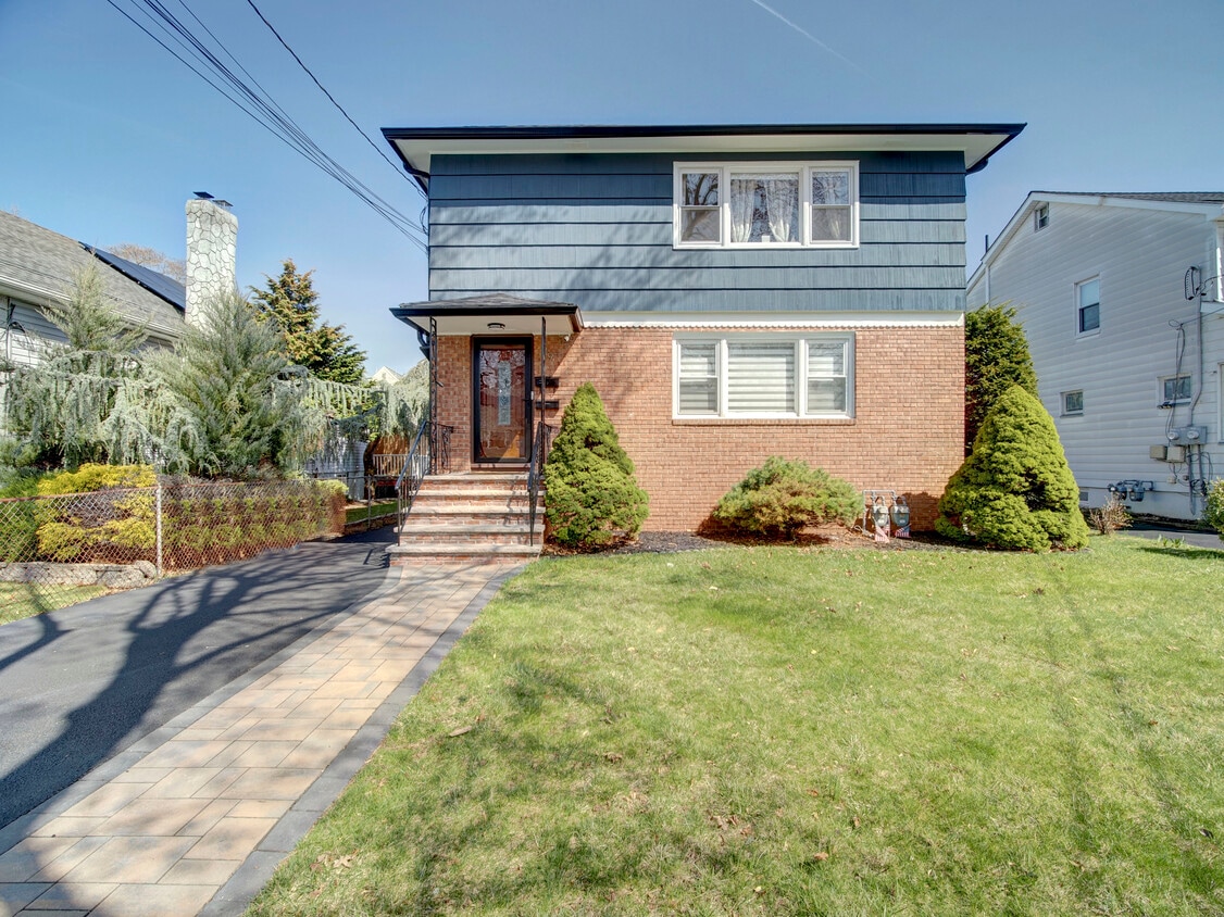 Photo - 29 Fitzherbert St (Bloomfield, NJ)