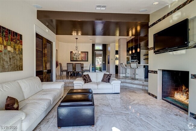 Building Photo - 7277 Mission Hills Dr Rental