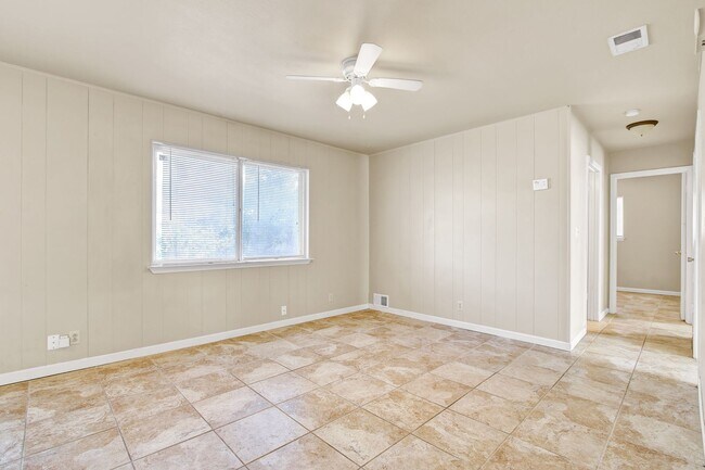 Photo - ***SHORT LEASE TERM OPTIONS AVAILABLE***Single-Story Living Minutes From UTSA & The Rim