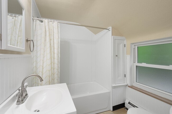 Photo - Stunning 3 bedroom home in Wilkins Township available June 15!