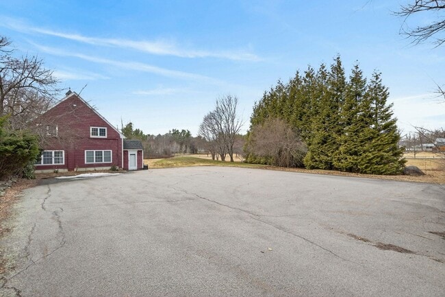 Photo - 178 Exeter Rd