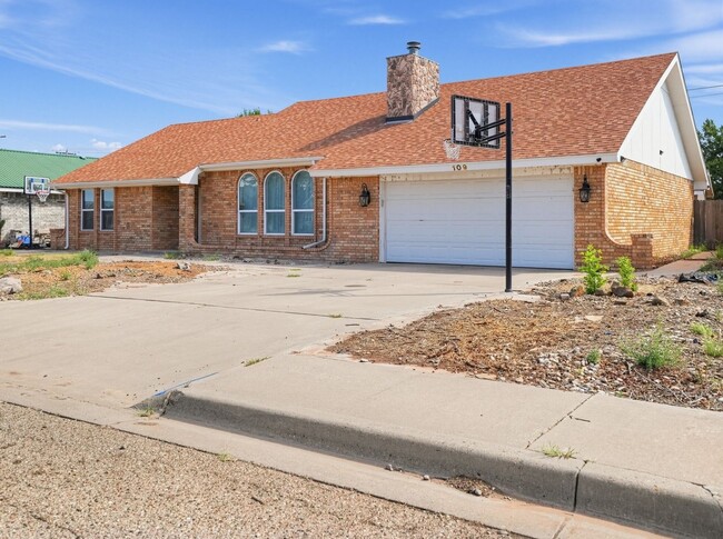 109 Rosewood Dr