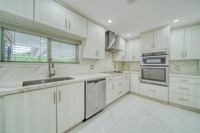 Photo - 6431 Scott St