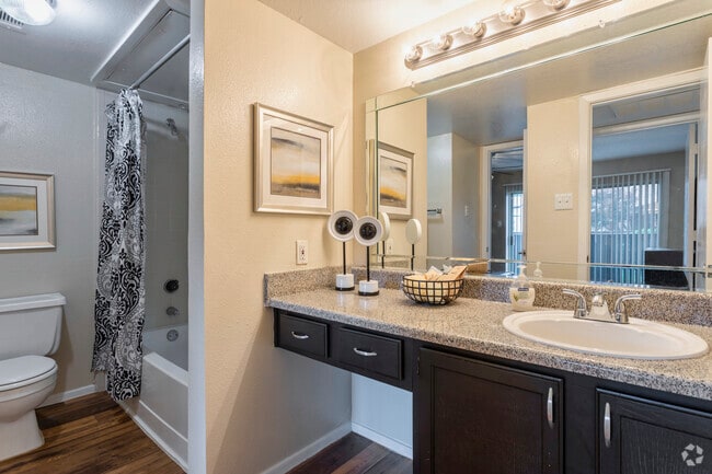 1BR,1BA - 769SF Birch - Bathroom